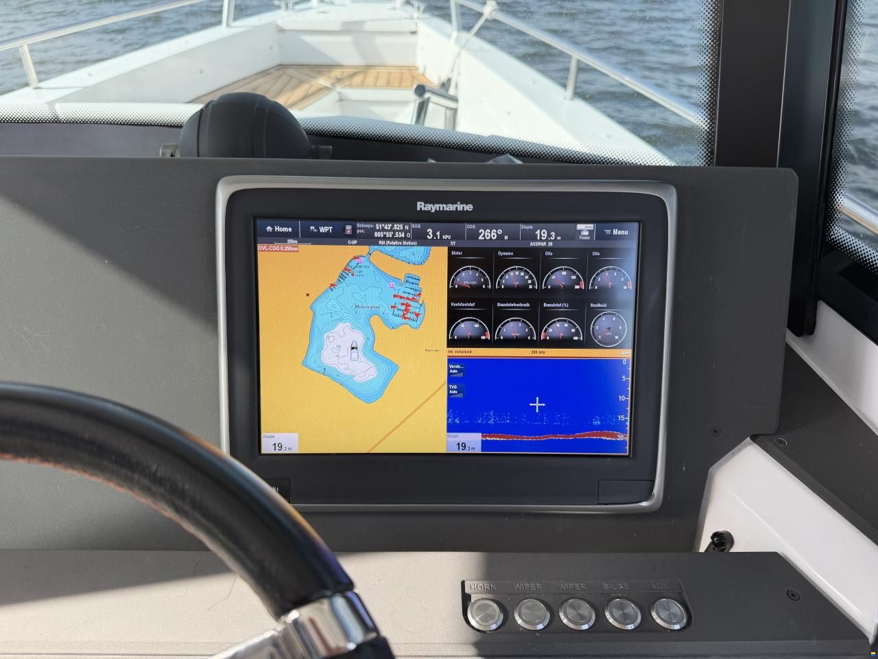 Axopar 28 Cabin