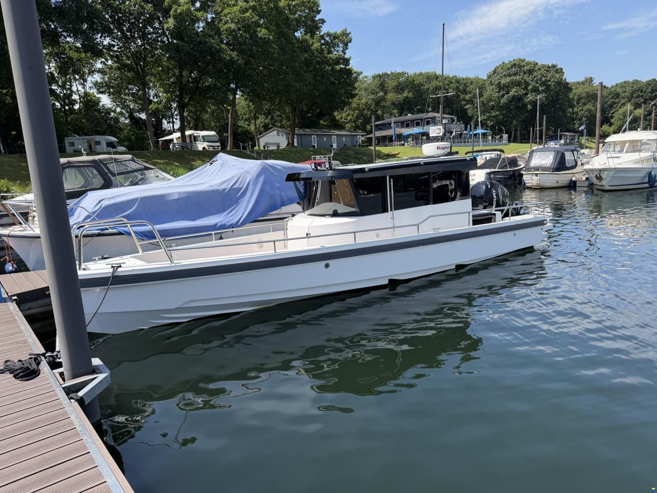 Axopar 28 Cabin