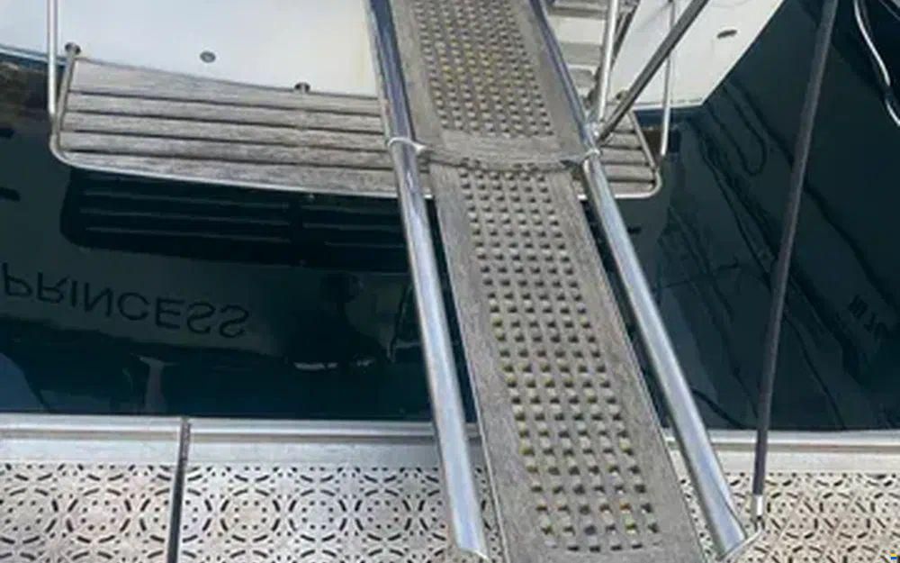 Marine Project Princess 38
