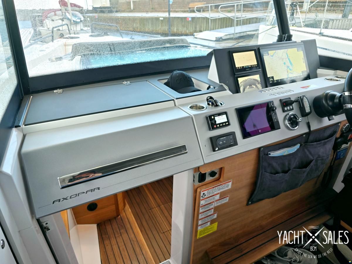Axopar 37 XC AFT CABIN