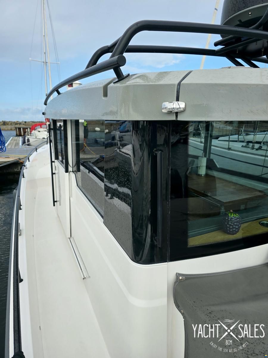 Axopar 37 XC AFT CABIN