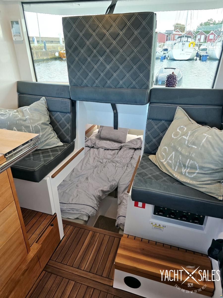Axopar 37 XC AFT CABIN