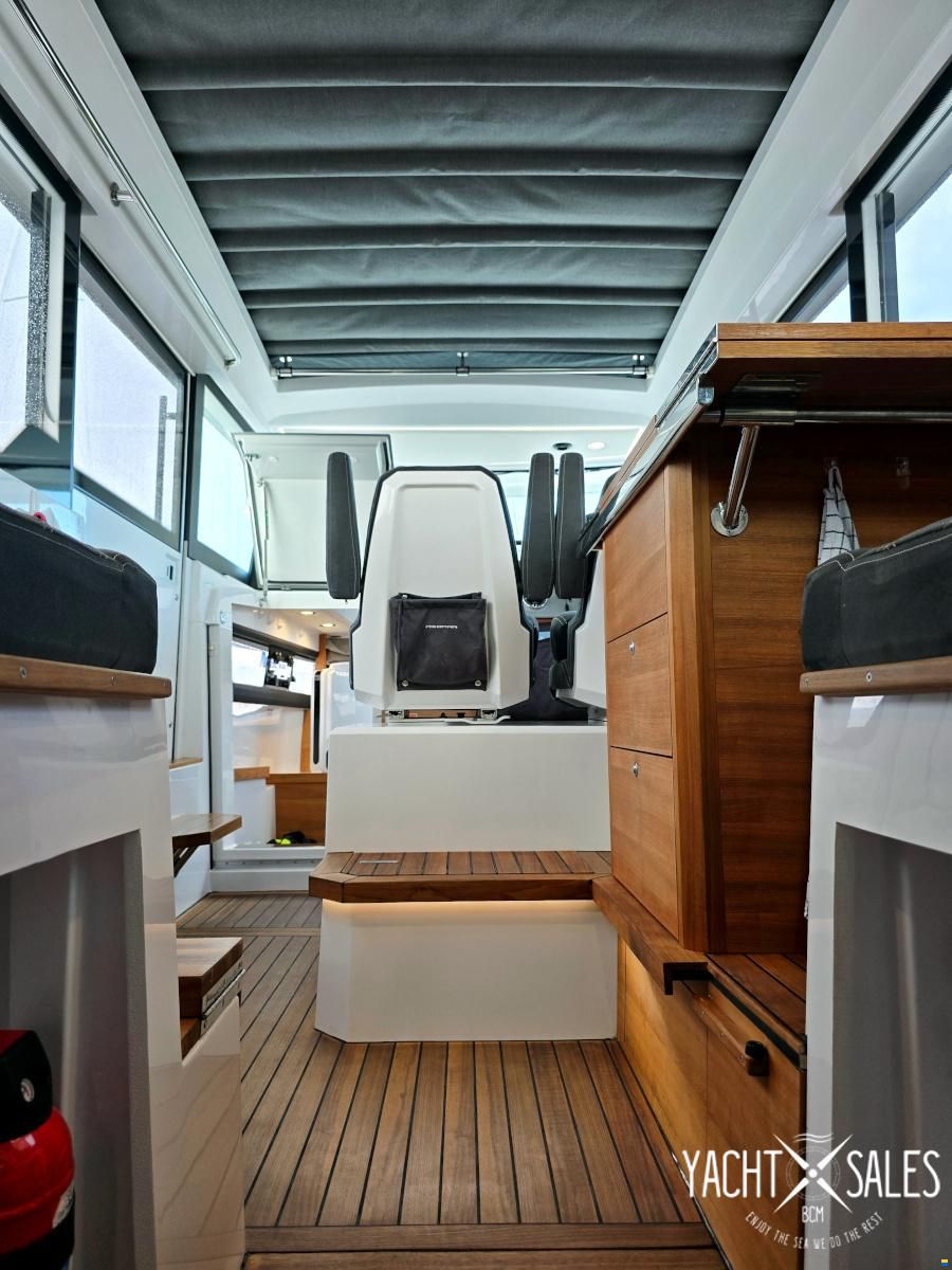 Axopar 37 XC AFT CABIN