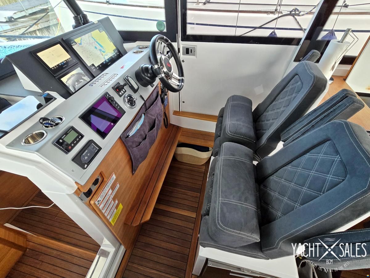 Axopar 37 XC AFT CABIN