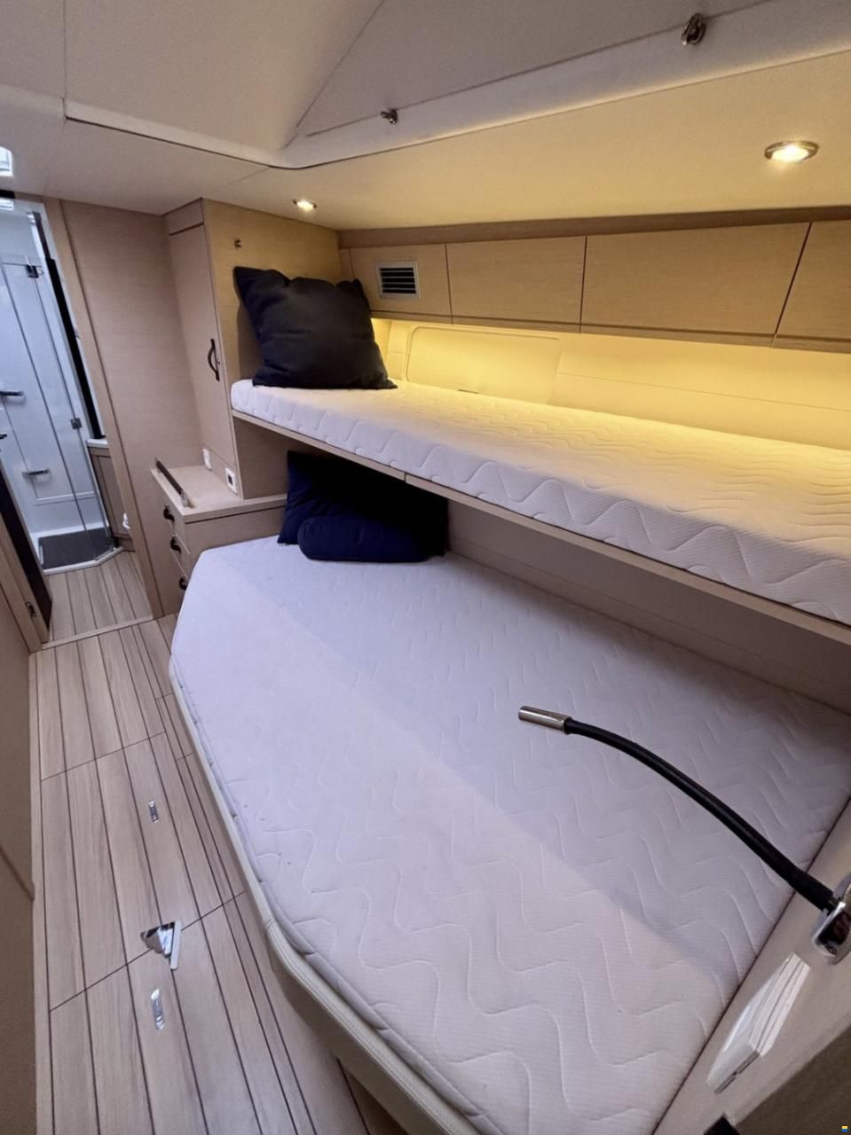 Jeanneau 64
