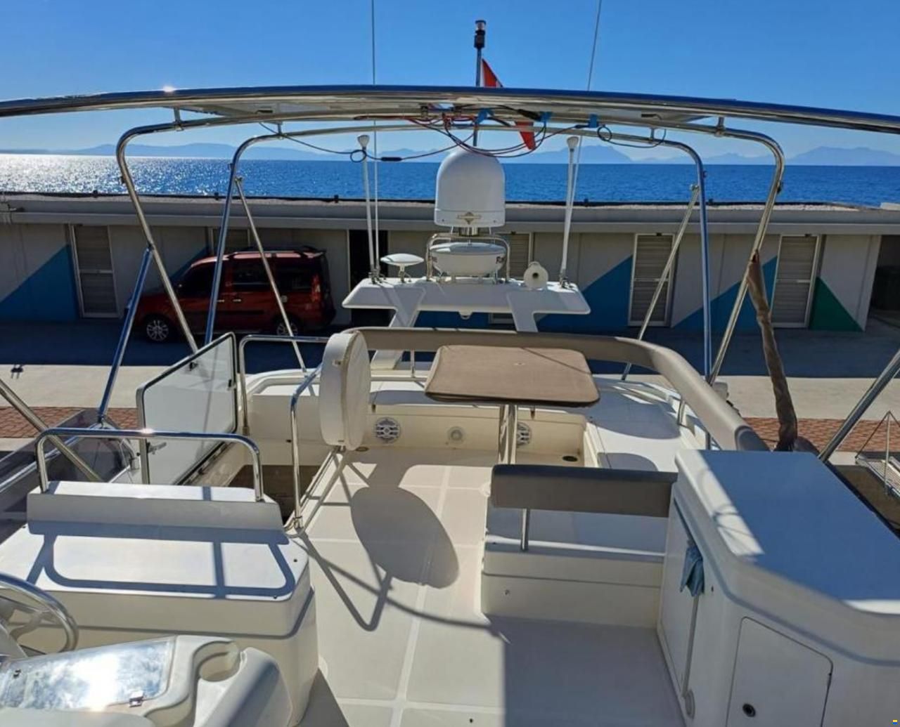 Ferretti 560