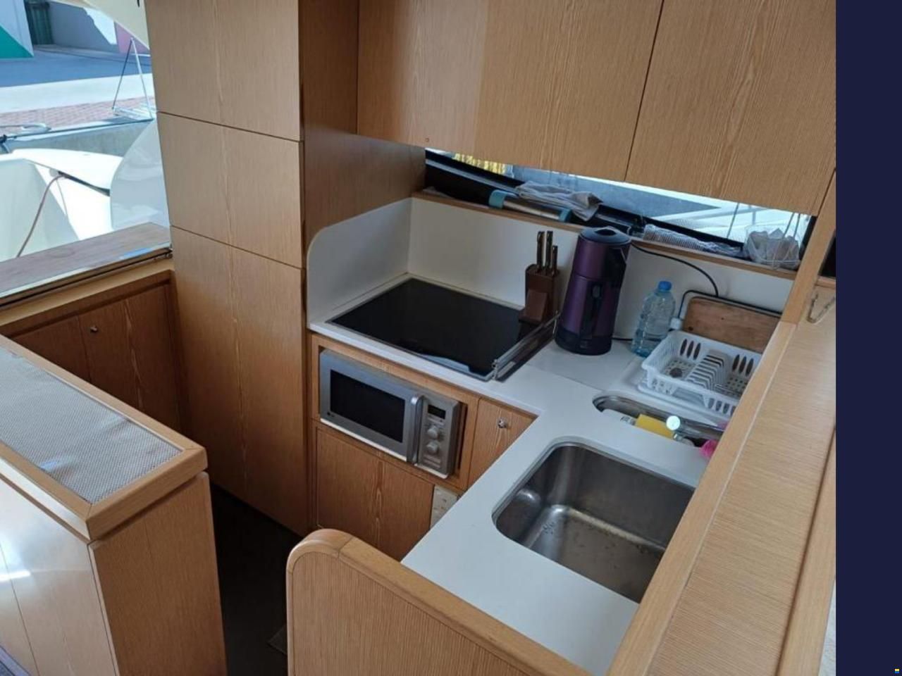 Ferretti 560