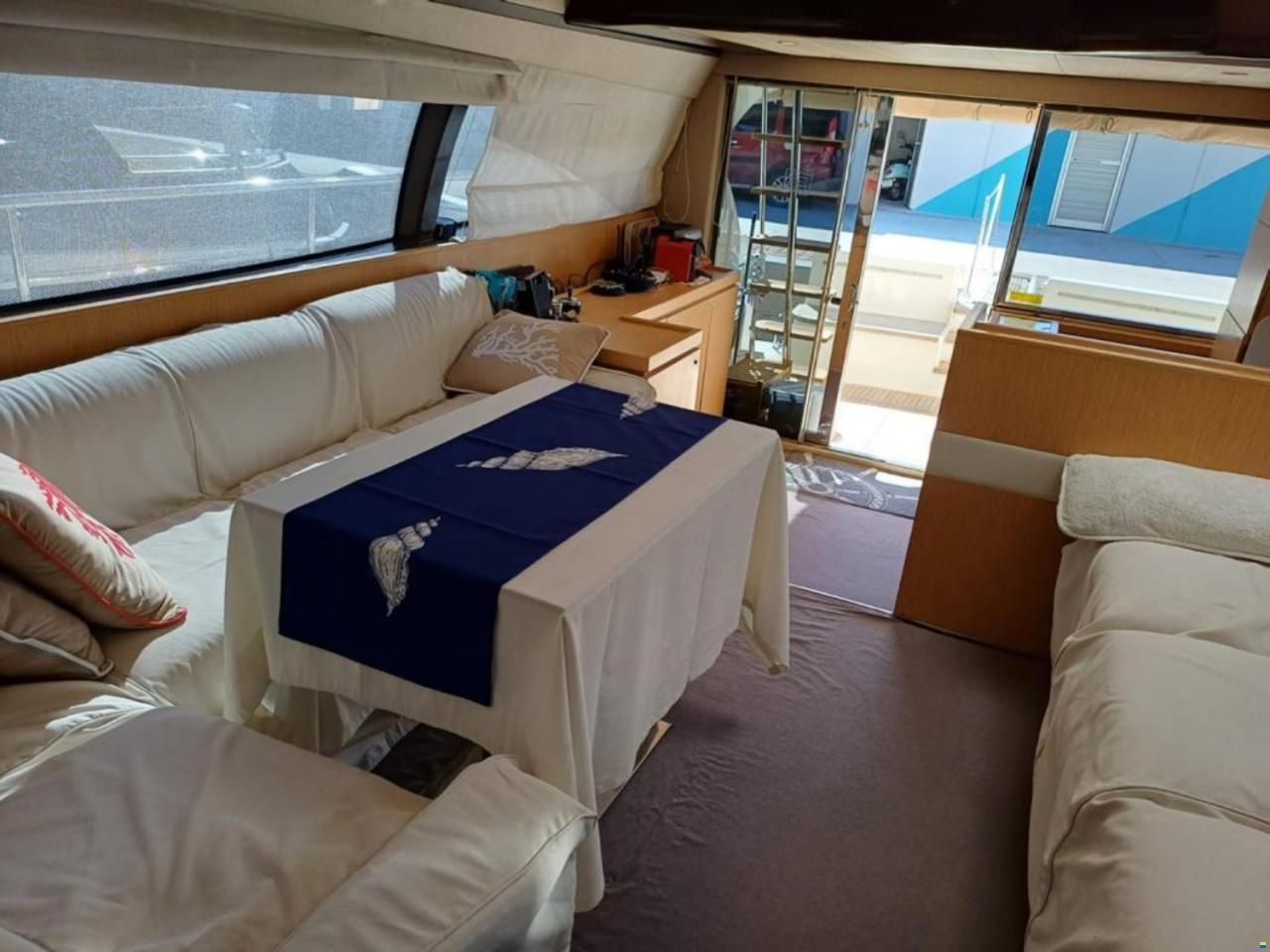 Ferretti 560