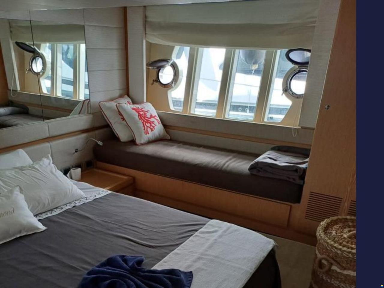Ferretti 560