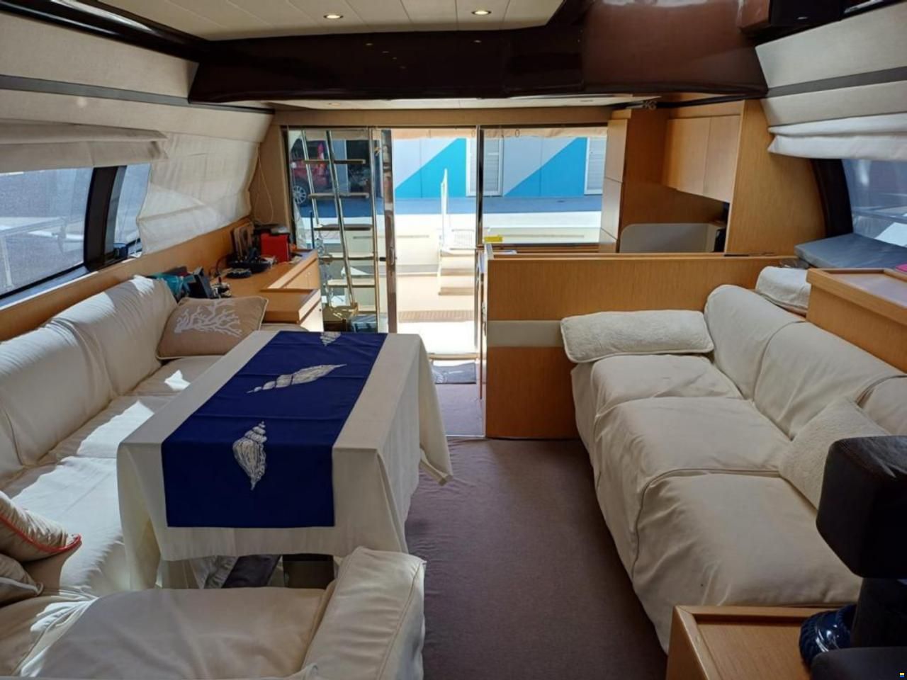 Ferretti 560