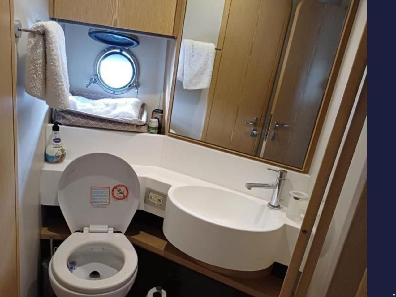Ferretti 560