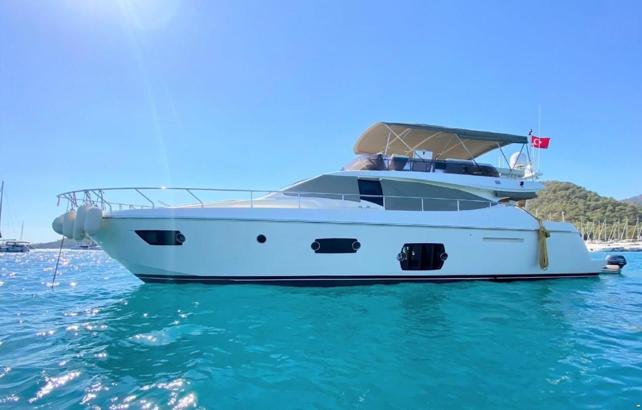 Ferretti 560