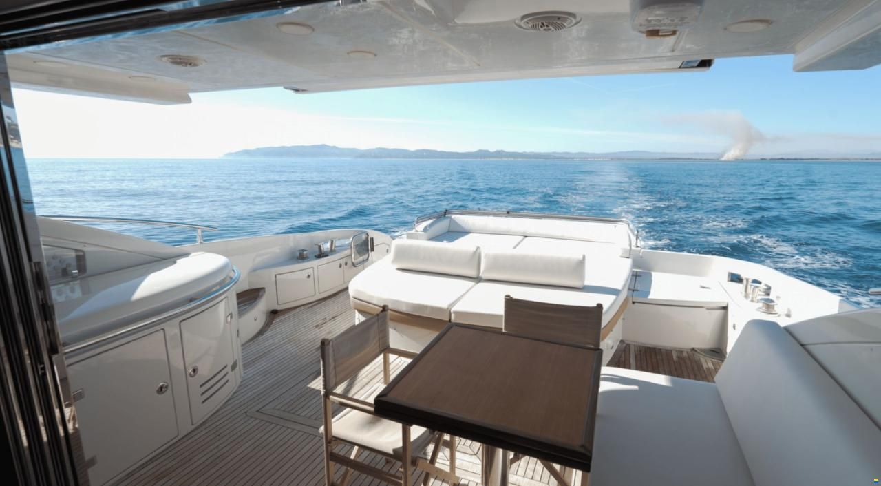 Azimut 68S