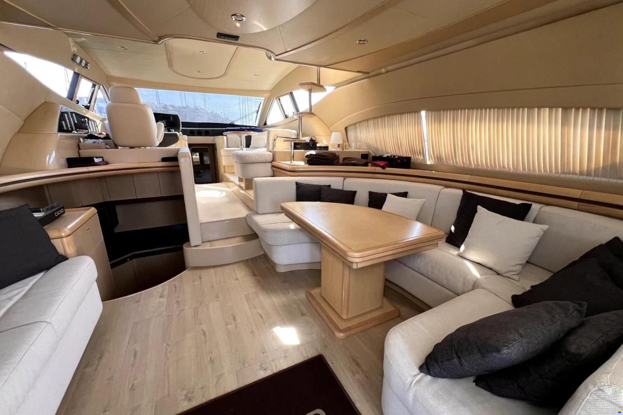 Ferretti 550