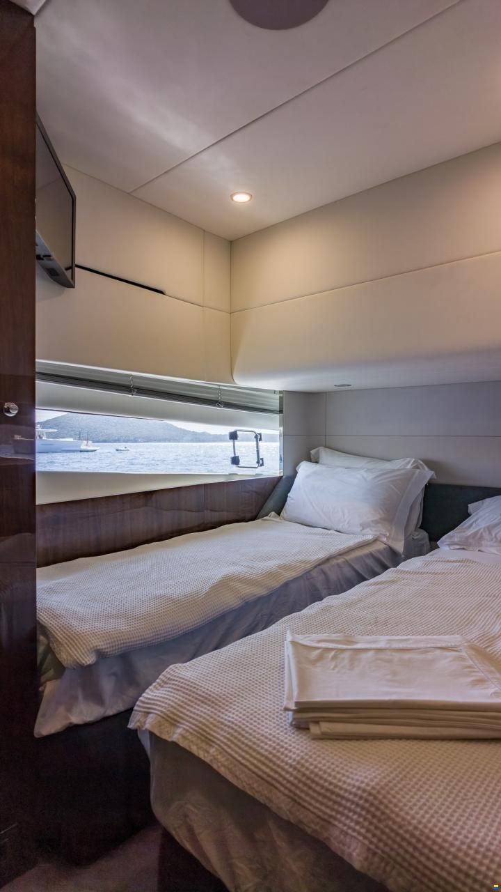 Fairline Squadron 68