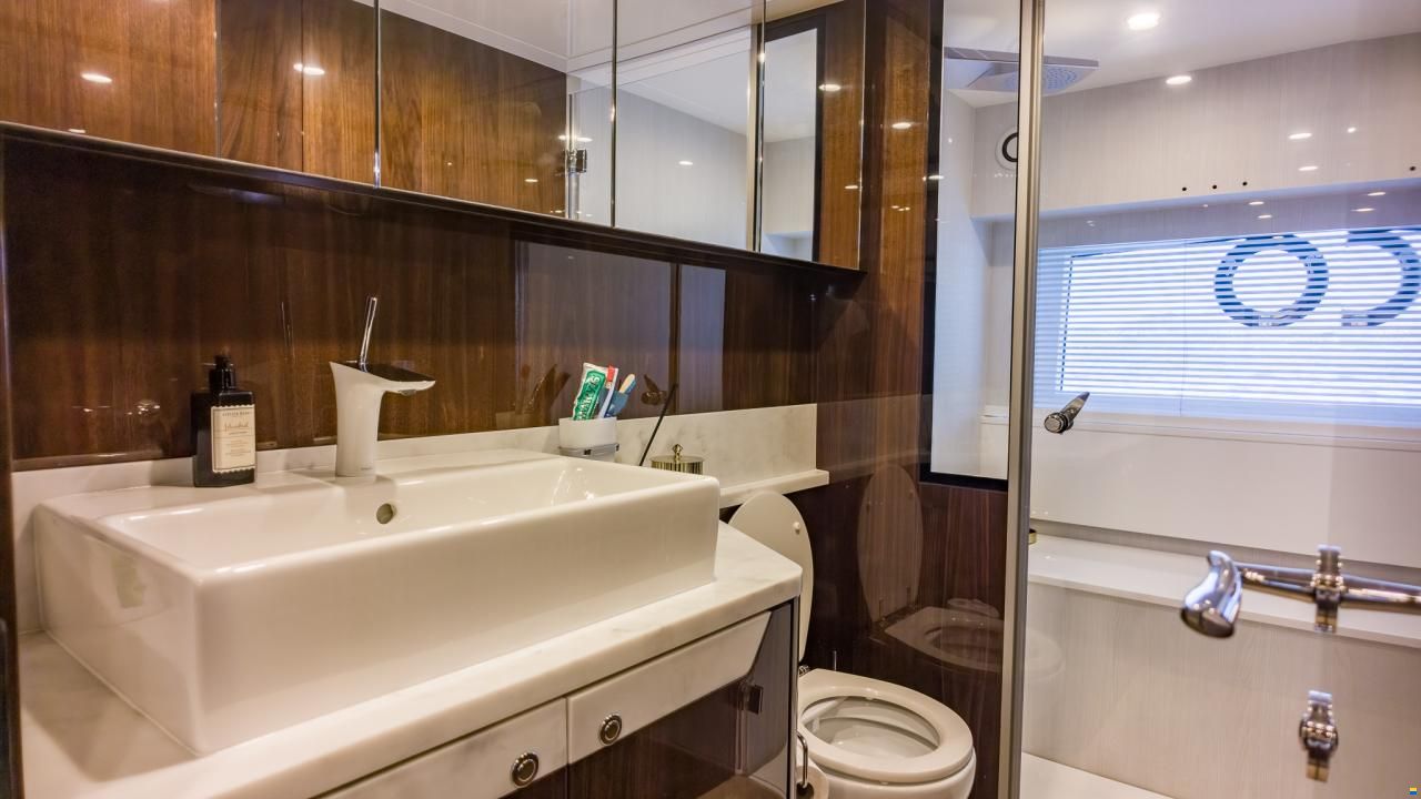 Fairline Squadron 68