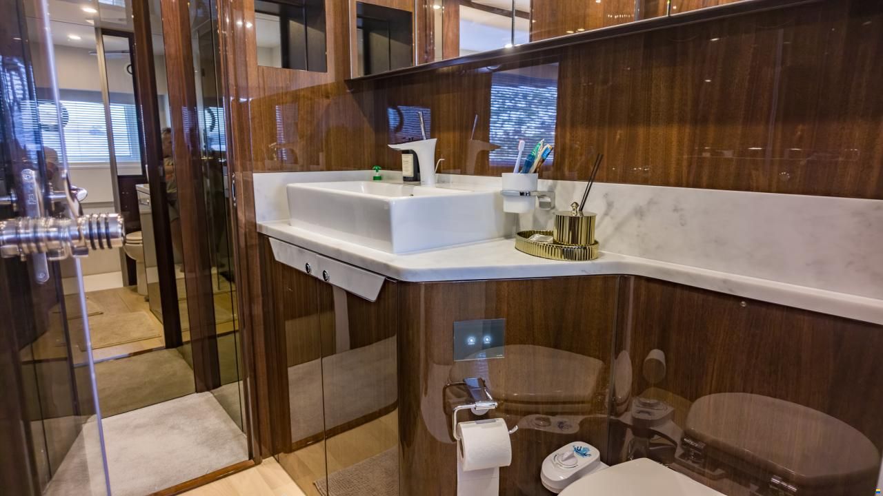 Fairline Squadron 68