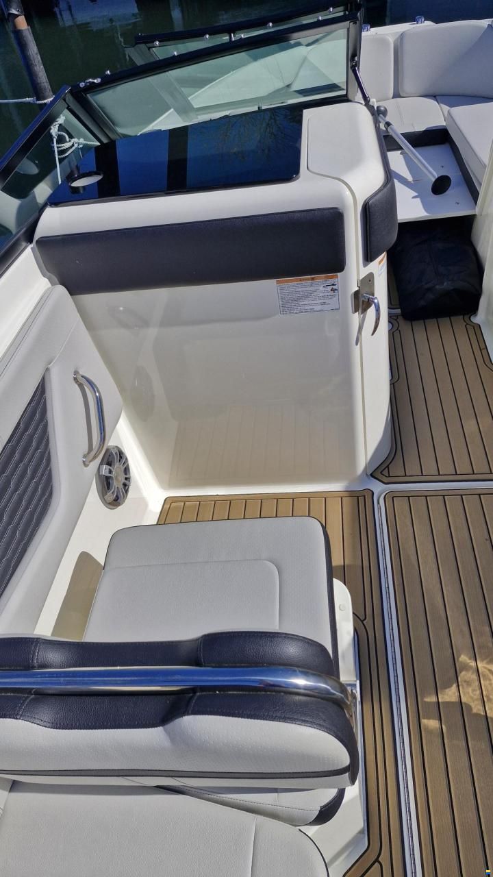 Sea Ray SPX 230