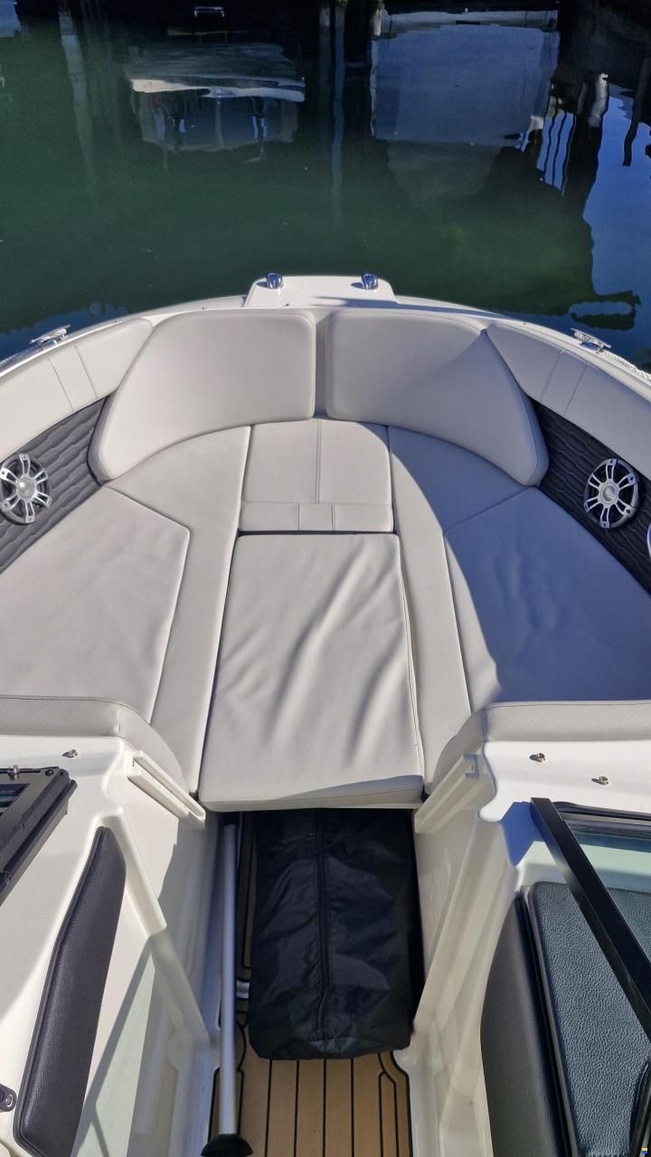 Sea Ray SPX 230