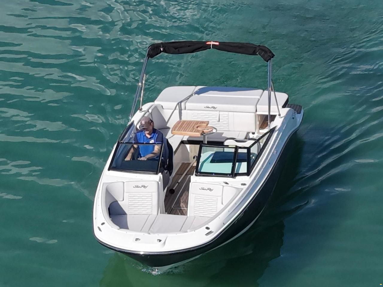 Sea Ray SPX 230