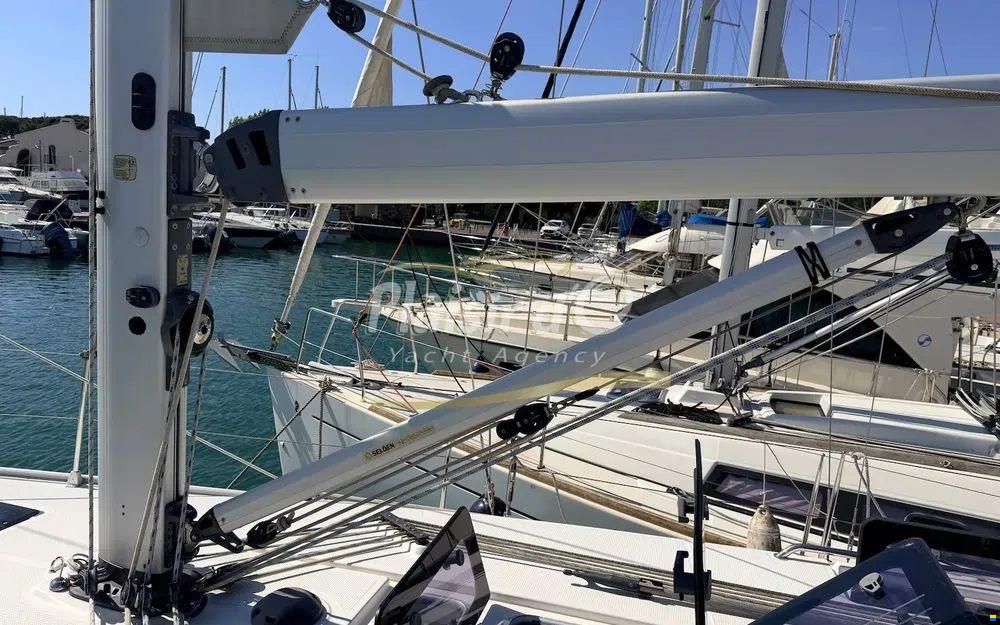 Bavaria Cruiser 37
