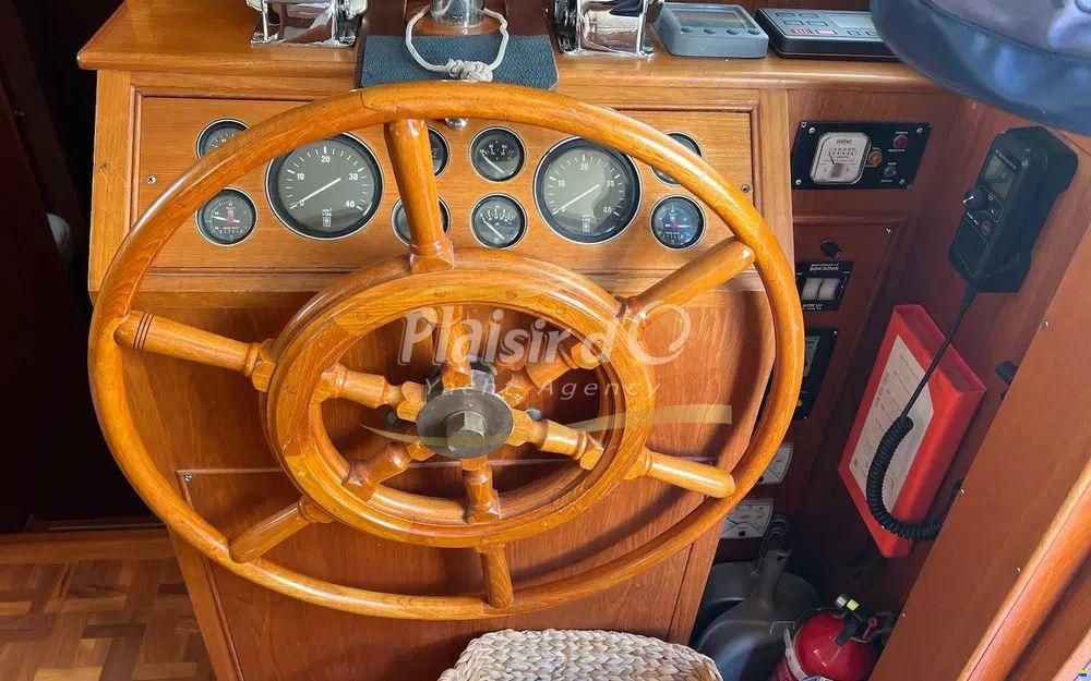 Grand Banks 42