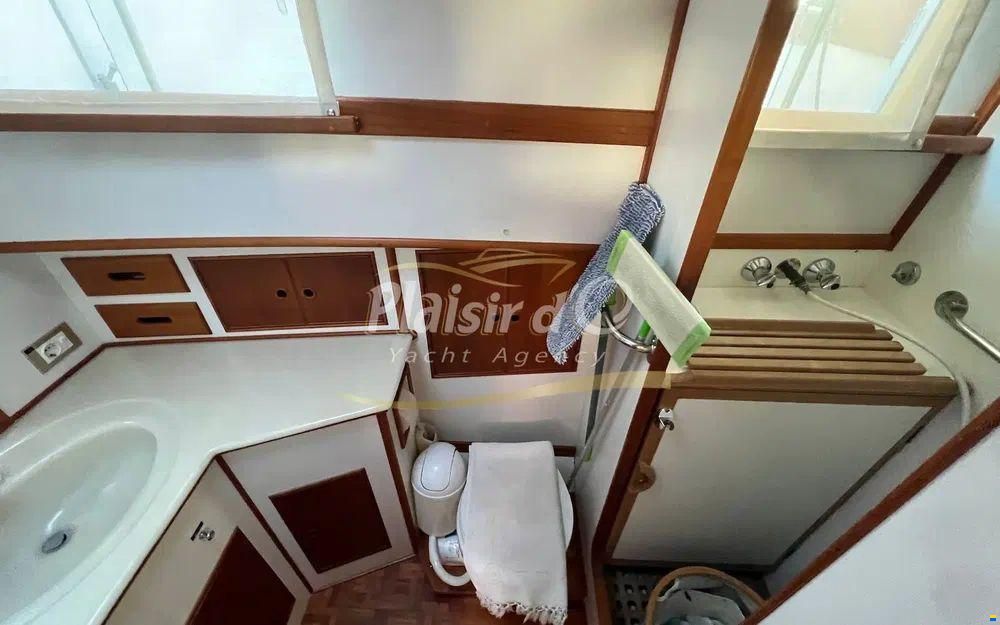Grand Banks 42