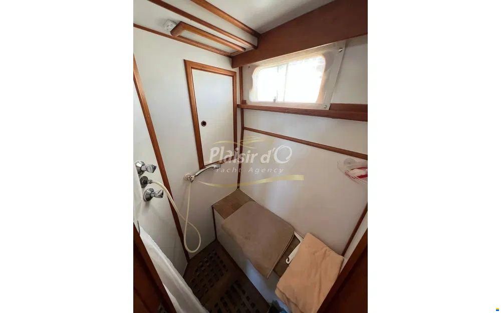 Grand Banks 42
