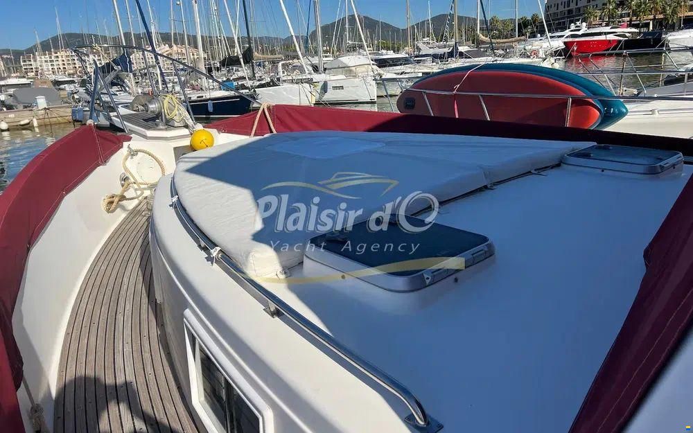 Grand Banks 42