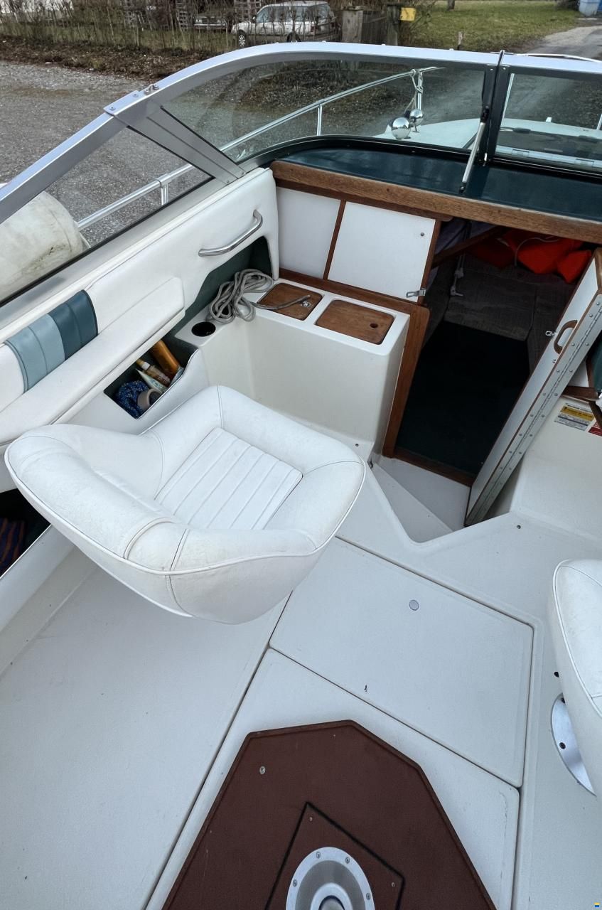 Sea Ray 230 CC