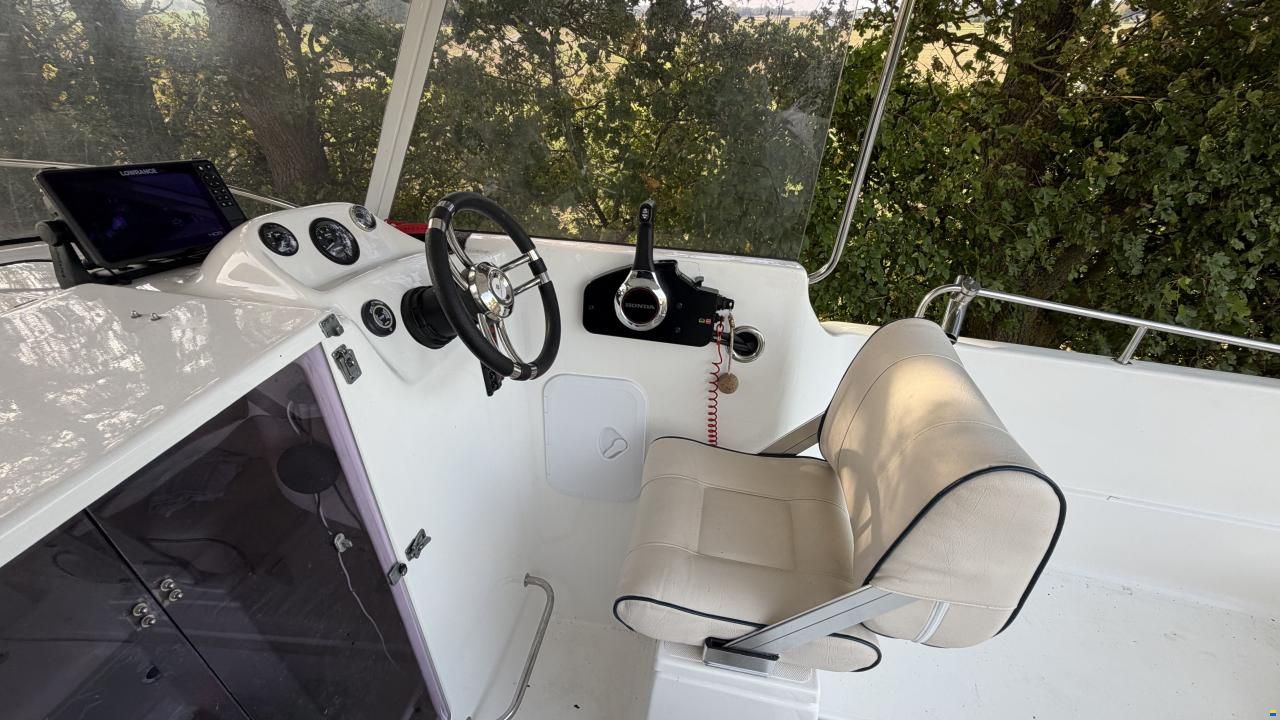 Scandica 550 pilothouse