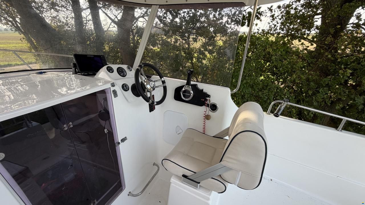 Scandica 550 pilothouse