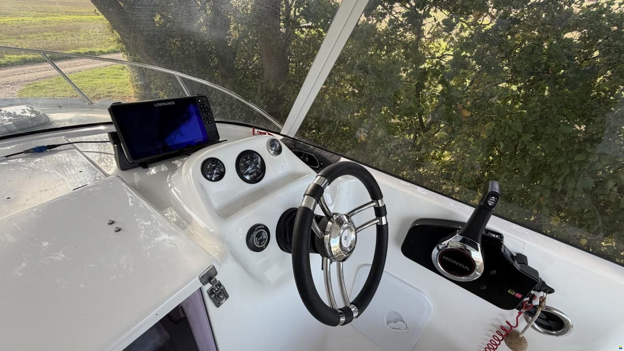 Scandica 550 pilothouse