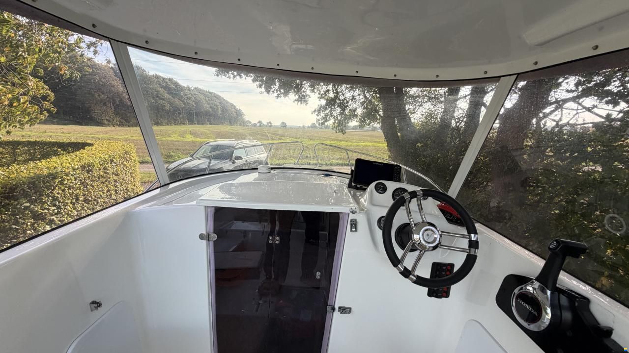 Scandica 550 pilothouse