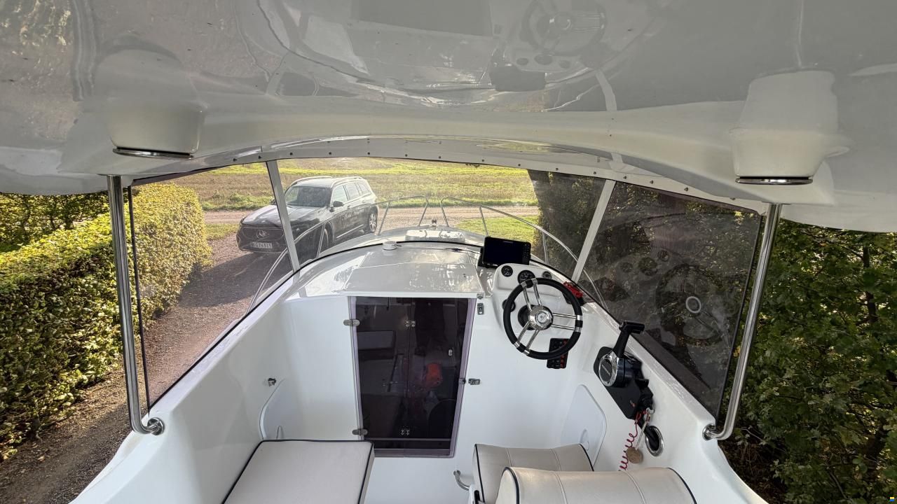 Scandica 550 pilothouse
