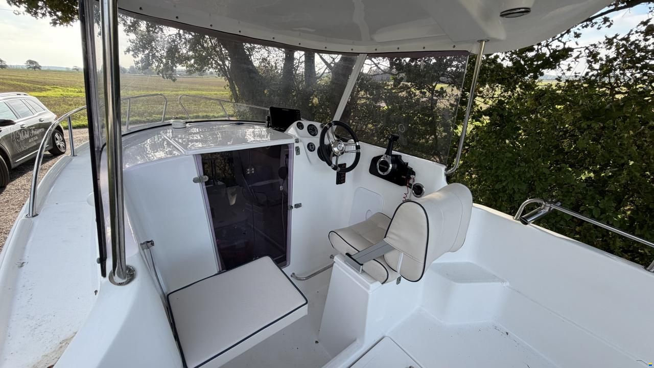Scandica 550 pilothouse