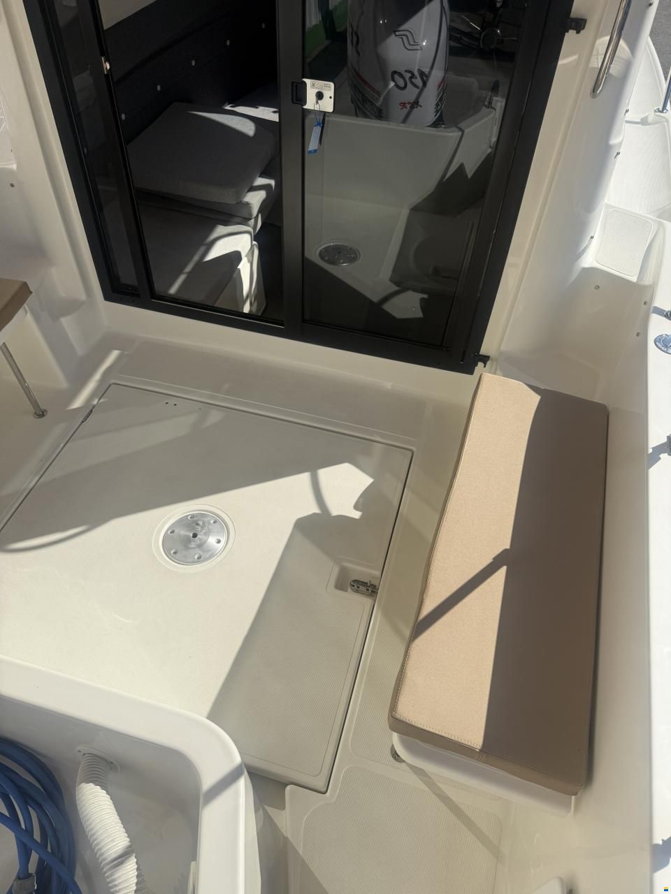 Manara Pilothouse 21