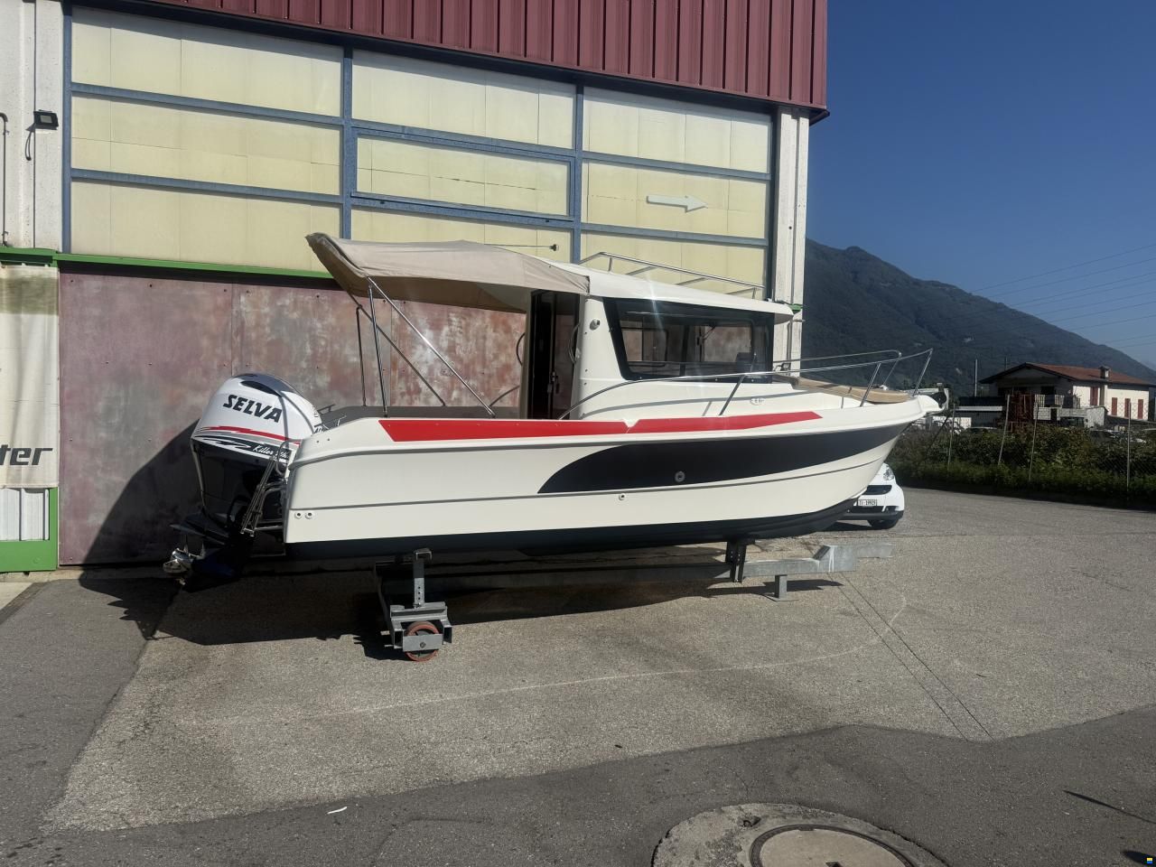 Manara Pilothouse 21
