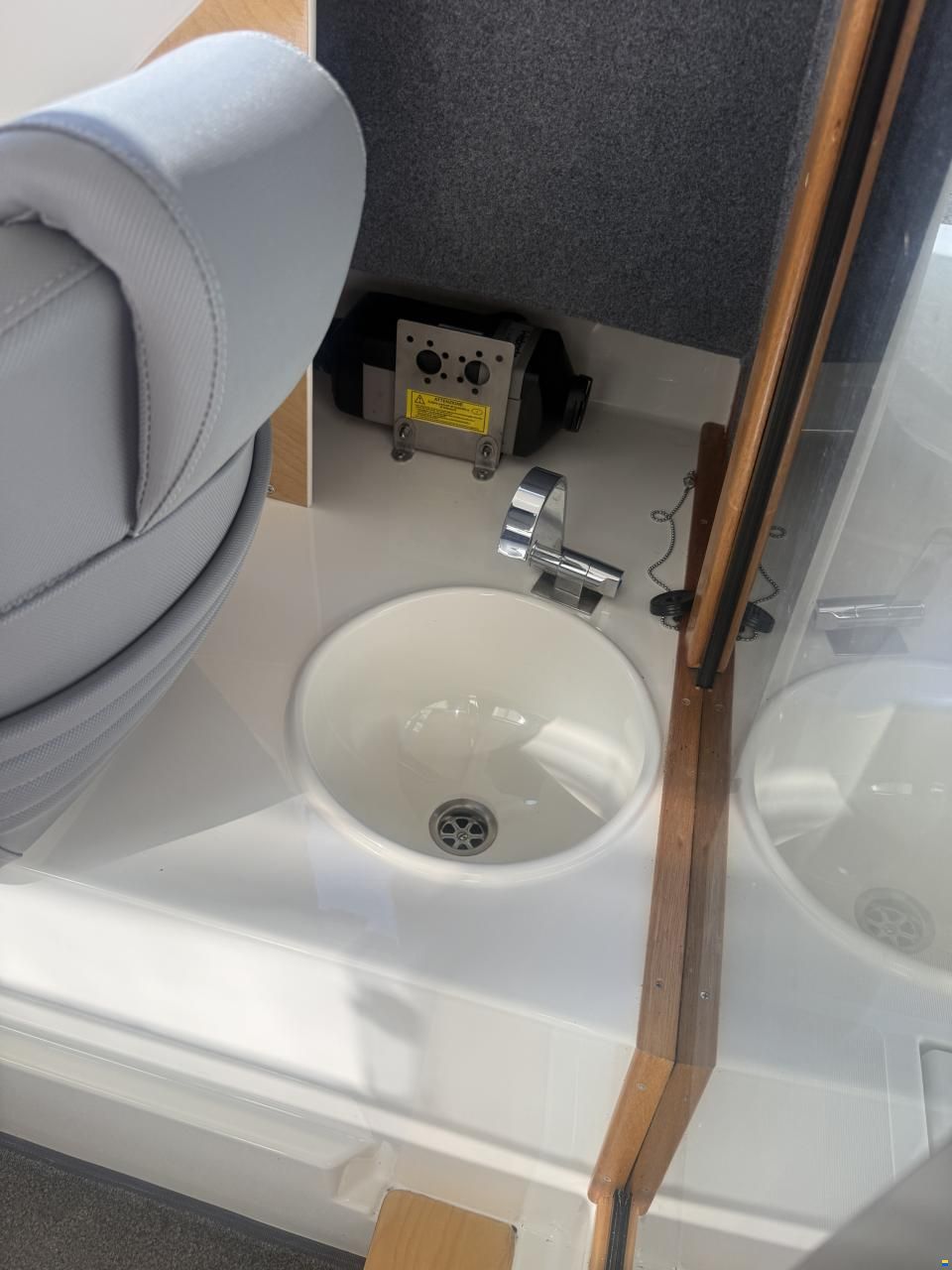Manara Pilothouse 21