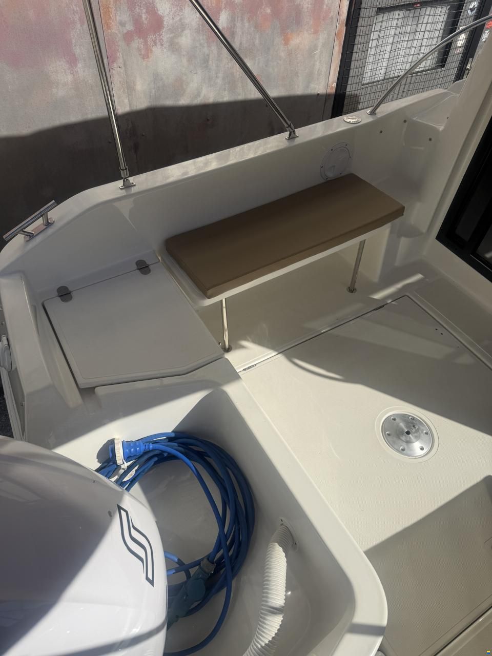 Manara Pilothouse 21