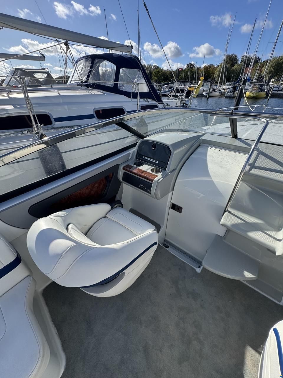Formula 270 Sun Sport
