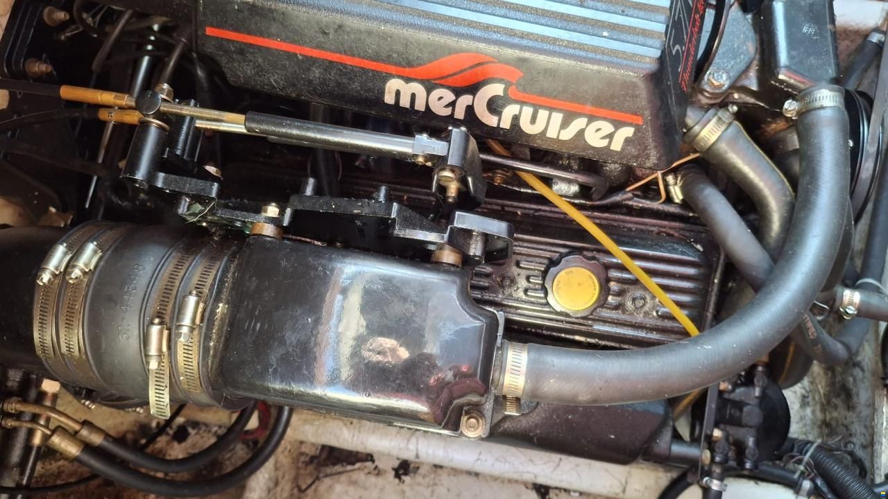 Maxum 2700 SCR