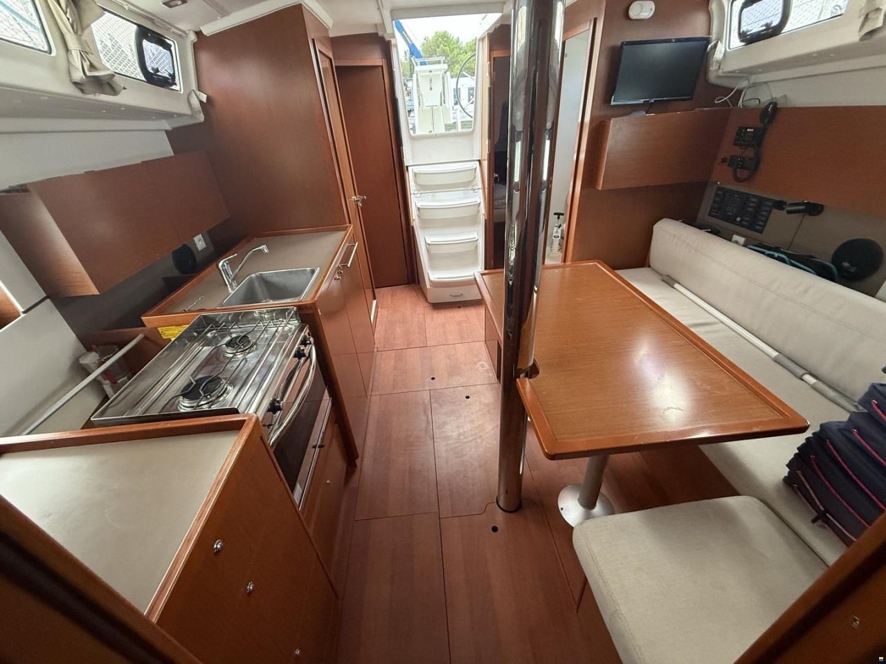Beneteau OCEANIS 38.1