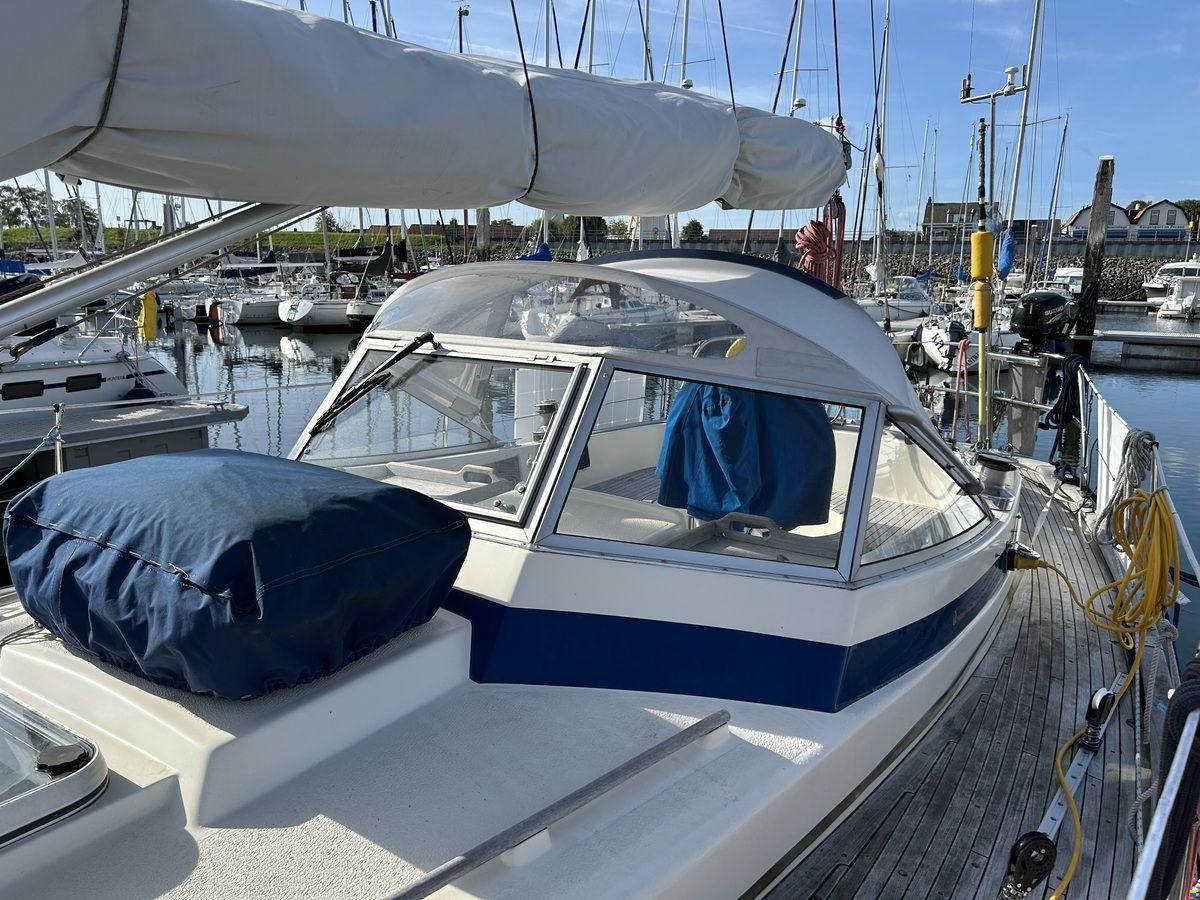 Hallberg-Rassy 352