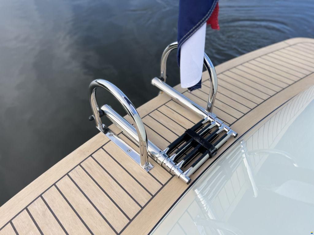 IJzendoorn Yachts Tender Cabin 800
