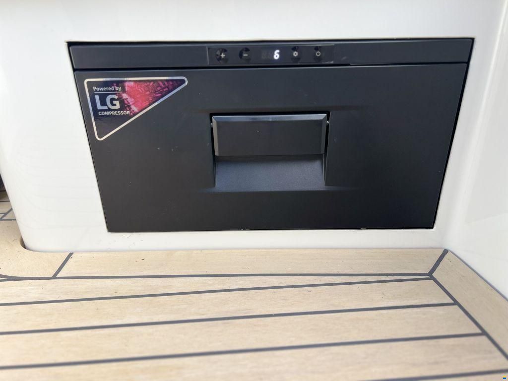 IJzendoorn Yachts Tender Cabin 800