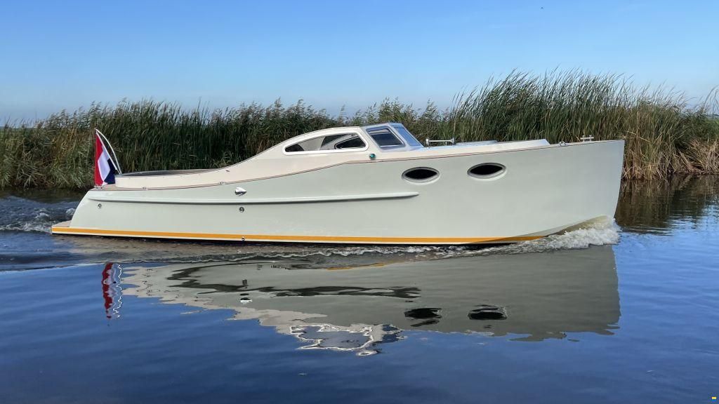IJzendoorn Yachts Tender Cabin 800