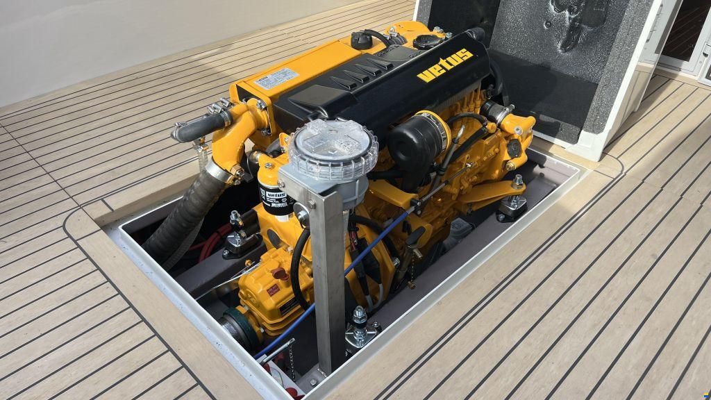 IJzendoorn Yachts Tender Cabin 800