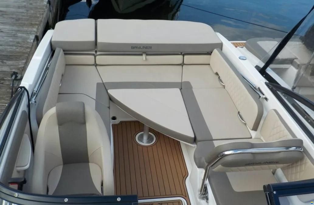 Bayliner VR6 Cuddy