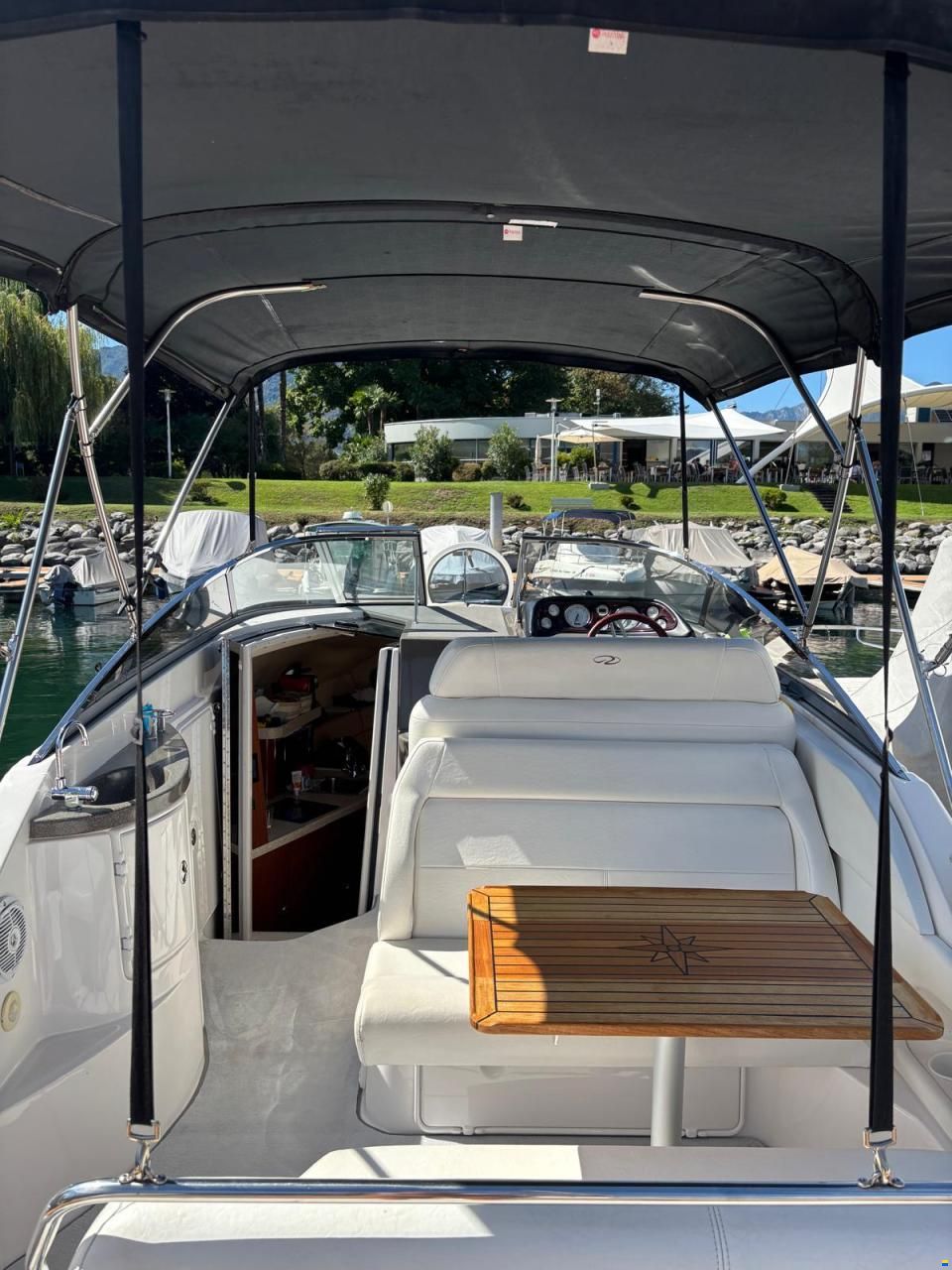 Regal 2665 Commodore
